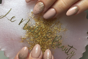 Le Nails and Beauty image