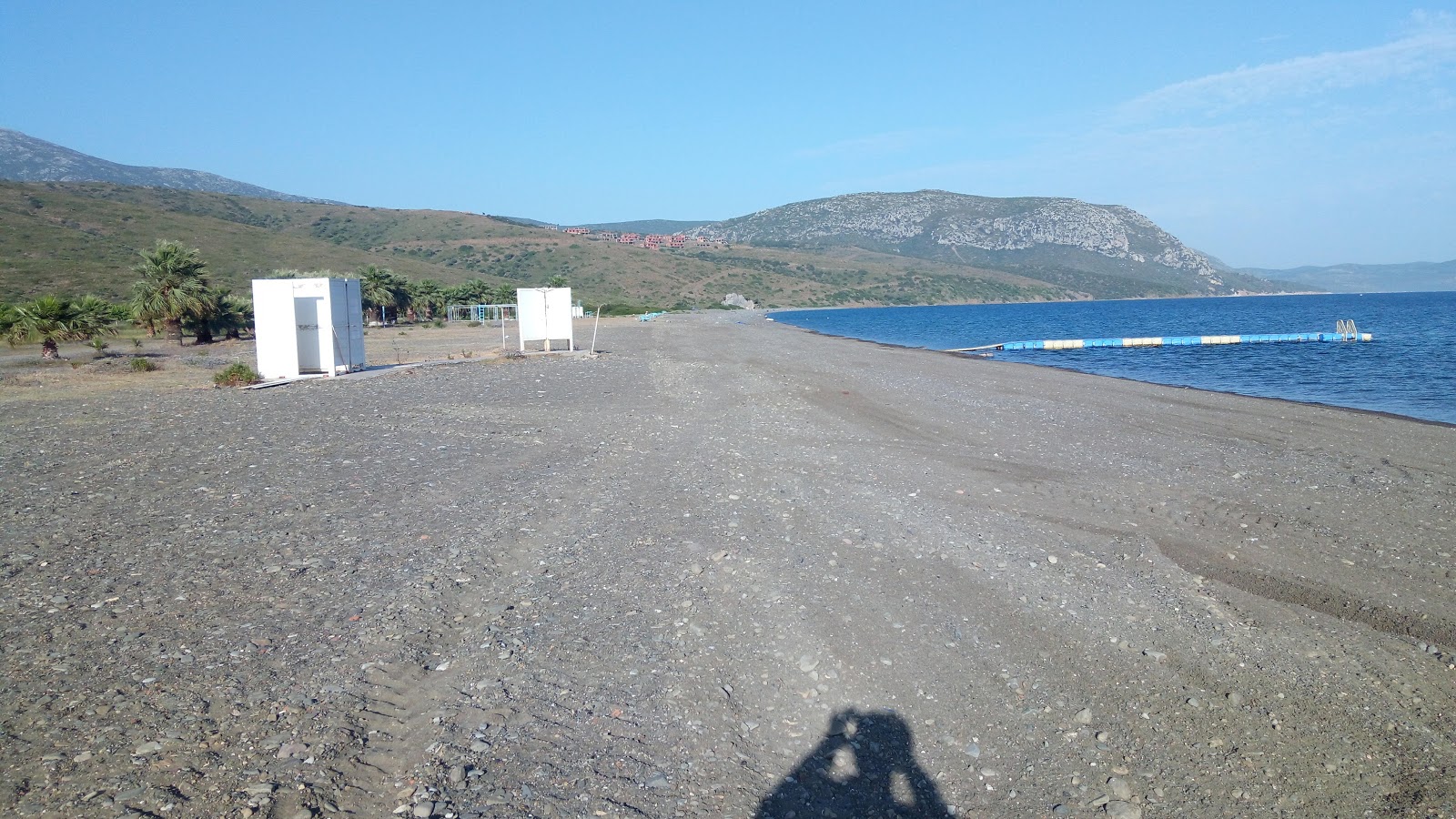 Karareis Beach的照片 带有灰砂和卵石表面
