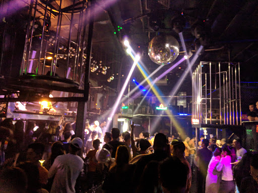 Nightclubs session late in Hanoi