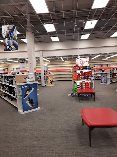 Shoe Store «Famous Footwear», reviews and photos, 1665 Olentangy River Rd, Columbus, OH 43212, USA