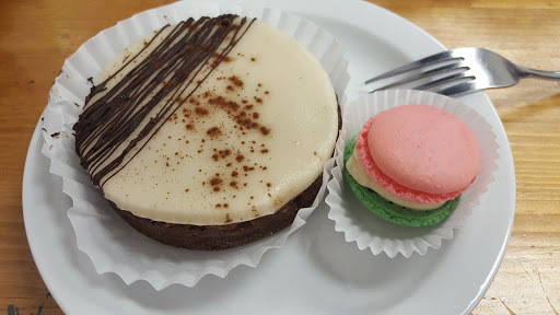 Pastry Shop «Au Peche Mignon», reviews and photos, 1415 Timberlane Rd, Tallahassee, FL 32312, USA