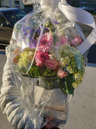 Florist «Mamaroneck Flowers», reviews and photos, 615 E Boston Post Rd, Mamaroneck, NY 10543, USA