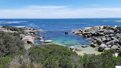 Foto von Oudekraal beach von Klippen umgeben