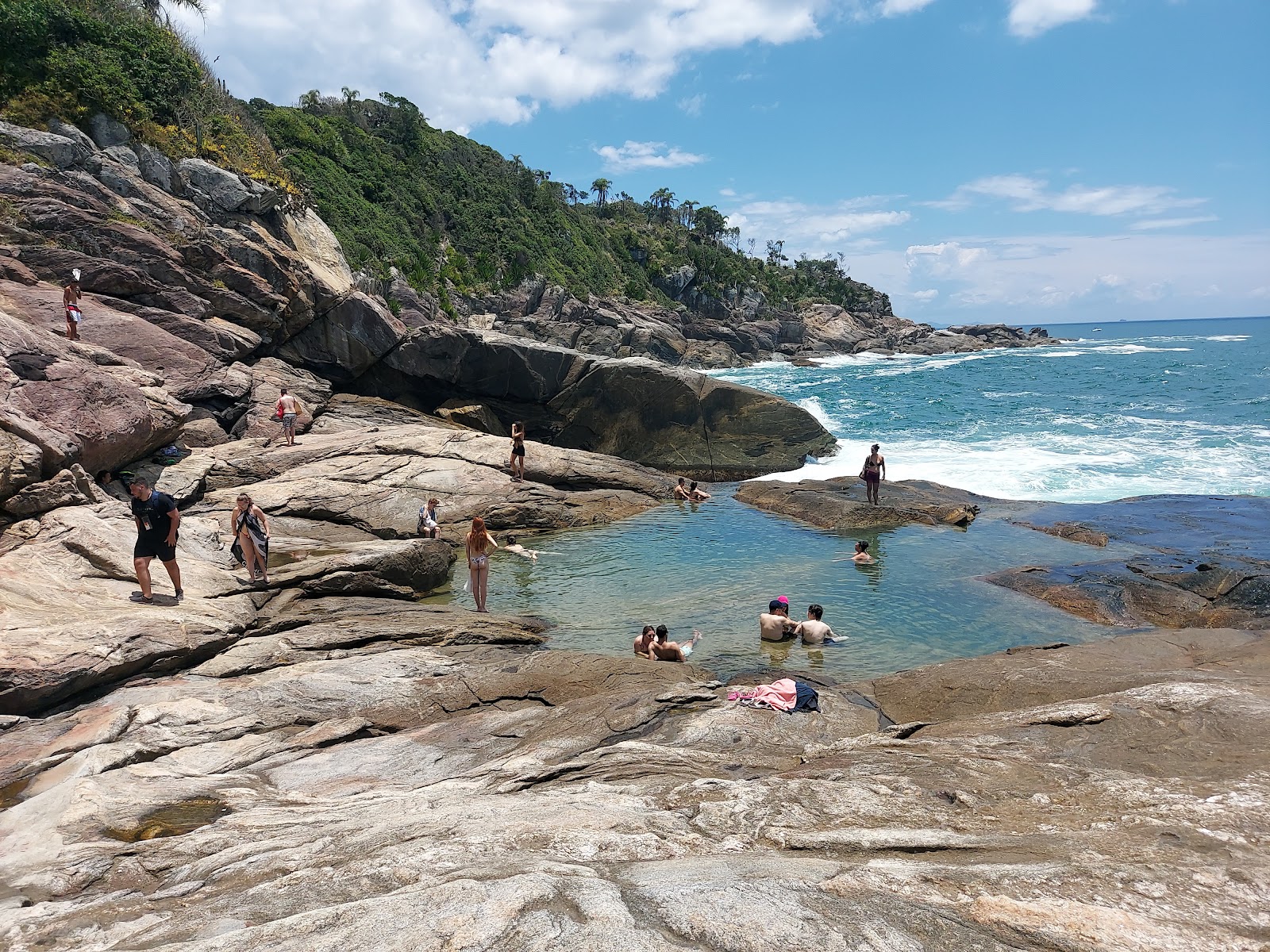 Piscina Natural da Sepultura的照片 带有岩石覆盖表面