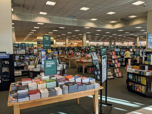 Book Store «Barnes & Noble», reviews and photos, 631 E Boughton Rd, Bolingbrook, IL 60440, USA