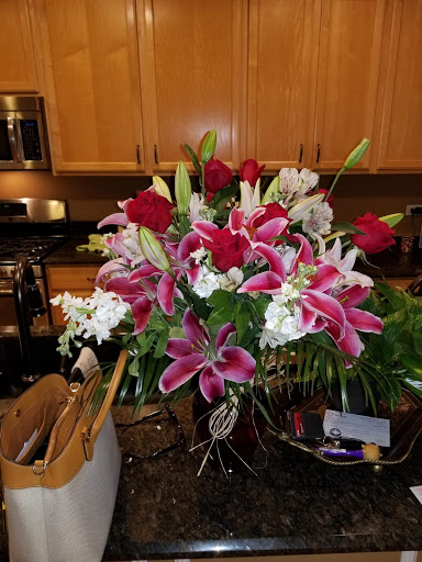 Florist «Paragon Flowers West», reviews and photos, 323 Walnut St, St Charles, IL 60174, USA