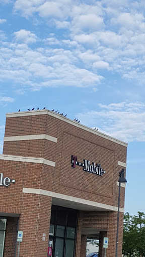 Cell Phone Store «T-Mobile», reviews and photos, 237 S Research Pl, Central Islip, NY 11722, USA