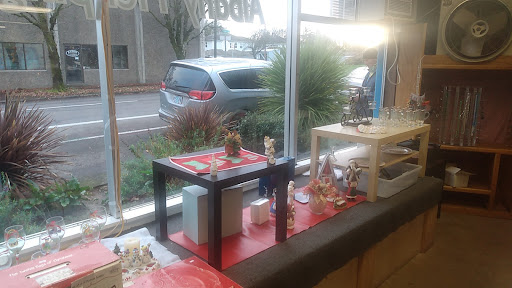 Thrift Store «Albany Helping Hands Thrift Store», reviews and photos, 705 SE 1st Ave, Albany, OR 97321, USA