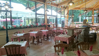 Atmosphère du Restaurant Brasserie La Taverne au coeur du Centre Thermal et Touristique d'Amnéville les Thermes à Amnéville - n°9
