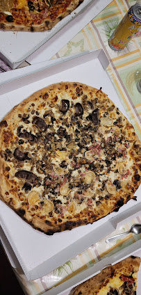 Plats et boissons du Pizzas à emporter Pizza Le Frais Style à Lafox - n°4