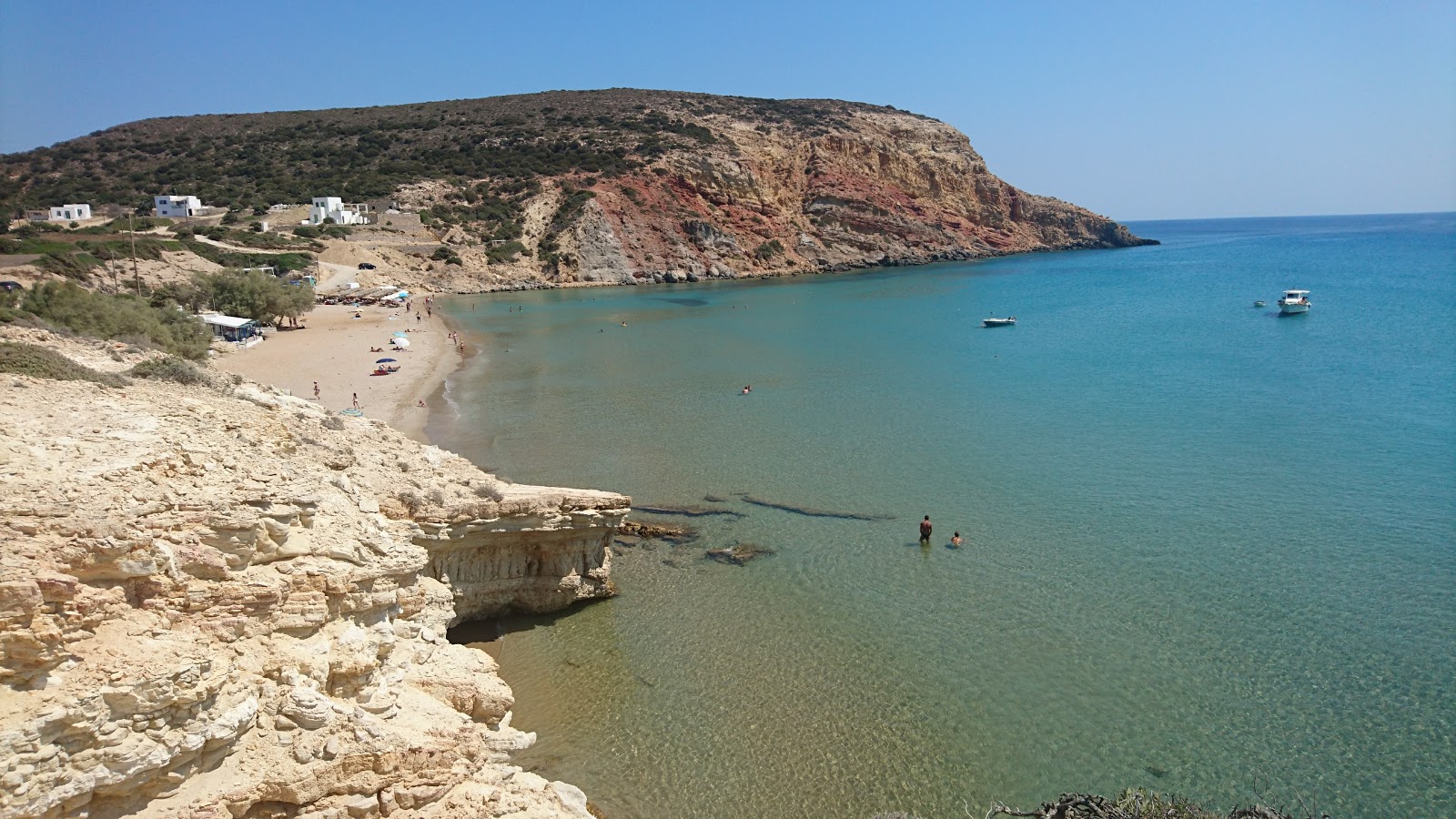 Foto di Spiaggia di Provatas con una superficie del sabbia fine marrone