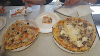 Plats et boissons du Pizzas à emporter Sergio Pizza Show à Lure - n°3