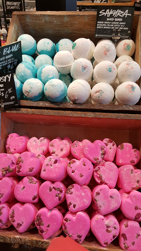 Cosmetics Store «LUSH Fresh Handmade Cosmetics», reviews and photos, 51 Oakbrook Center, Oak Brook, IL 60523, USA