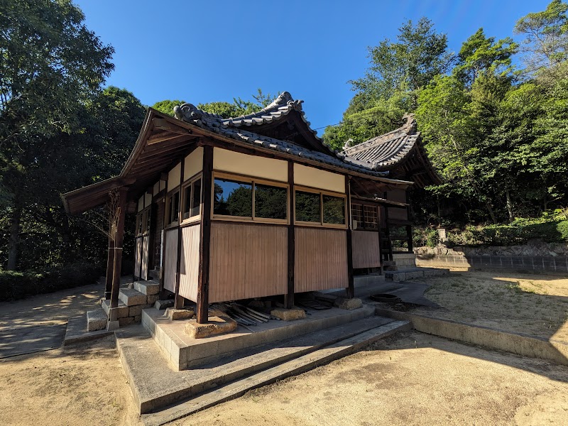 戸神社