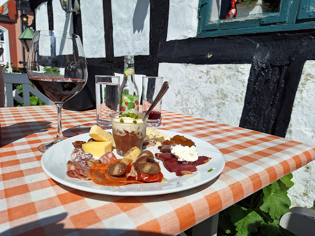 Kommentarer og anmeldelser af Restaurant Mellem Jyder