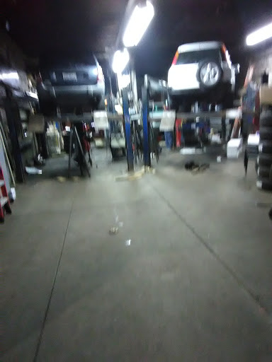 Auto Repair Shop «Meineke Car Care Center», reviews and photos, 10716 S Western Ave, Chicago, IL 60643, USA