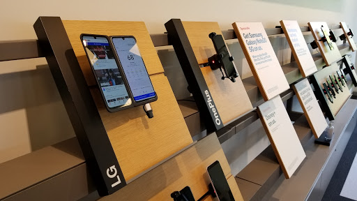 Cell Phone Store «Verizon», reviews and photos, 1335 Lake Woodlands Dr A, The Woodlands, TX 77380, USA