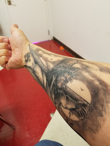 Tattoo Shop «Deaf Dog Ink Tattoo Studio», reviews and photos, 9 Jason Ct, St Charles, MO 63304, USA