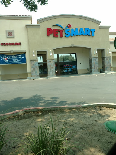Pet Supply Store «PetSmart», reviews and photos, 4240 S Mooney Blvd, Visalia, CA 93277, USA