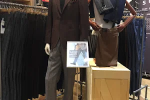 THE SUIT COMPANY OUTLETマリノアシティ福岡店 image