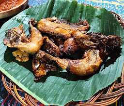 Warung Lesehan Ayam Goreng Pak Sholeh photo