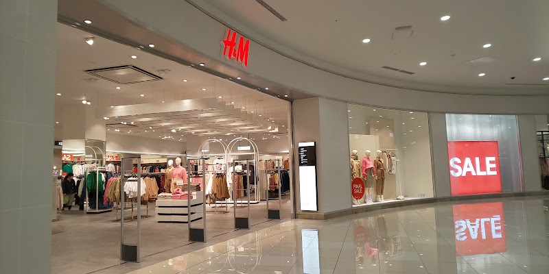 H&M イオンモール熊本店
