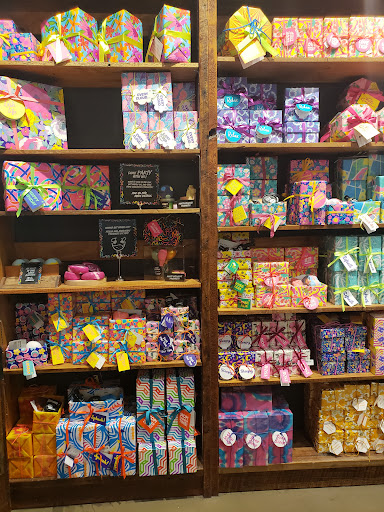 Cosmetics Store «Lush Cosmetics», reviews and photos, 104 Walden Galleria, Buffalo, NY 14225, USA