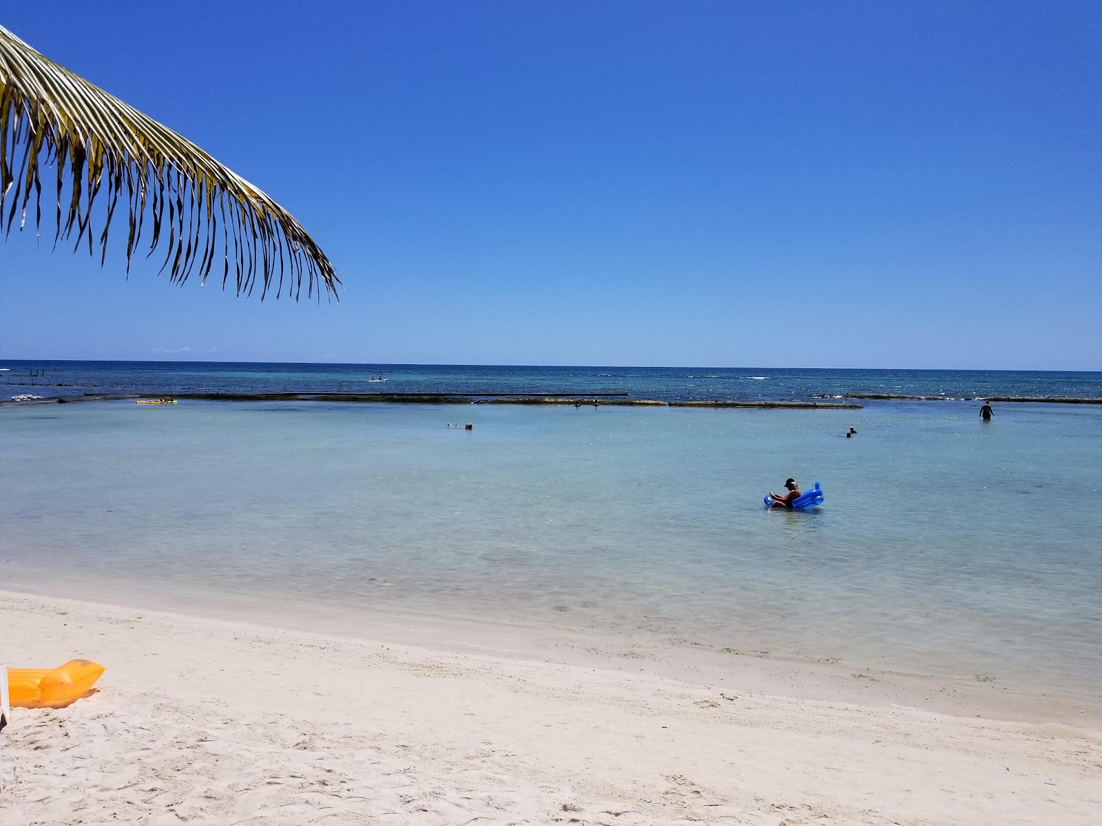 Foto von El Dorado hotel beach mit sehr sauber Sauberkeitsgrad