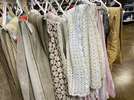 Thrift Store «Southern Oregon Goodwill Retail Store», reviews and photos