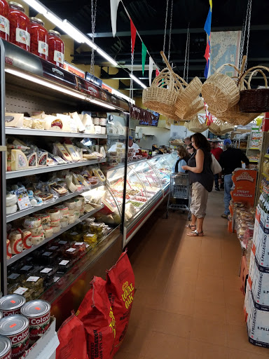 Italian Grocery Store «Frank and Sal Italian Market - Catering, Prime Meats, In House Butcher», reviews and photos, 4060 Hylan Blvd, Staten Island, NY 10308, USA