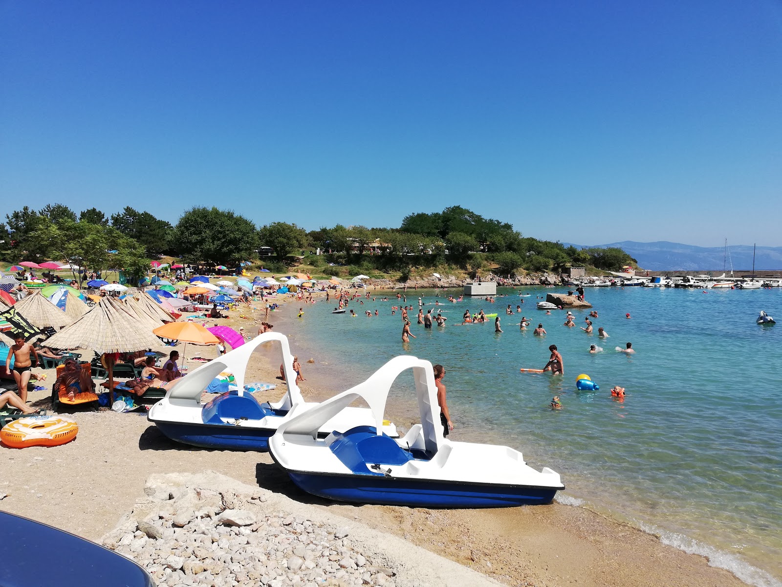 Foto di Sv. Marak beach con una superficie del acqua cristallina