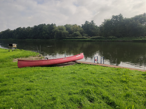 Mobile Home Hotel & Canoe