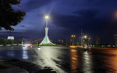 Square's Roundabout image