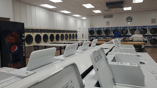 Laundromat «Sunlight Cleaners & Laundromat - Westerville», reviews and photos, 28 Westerville Square, Westerville, OH 43081, USA