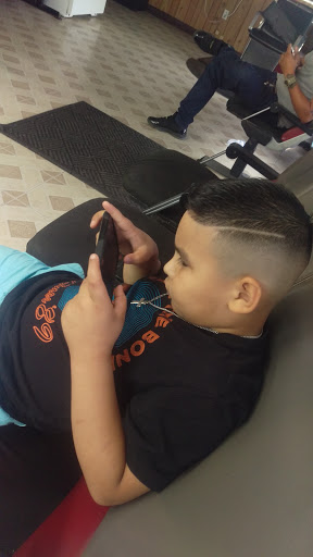 Barber Shop «Peluqueria Mi Guerrero Barber Shop Unisex», reviews and photos, 208 Milby St, Houston, TX 77003, USA