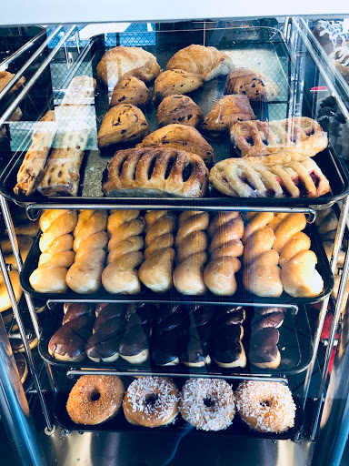 Donut Shop «Yum Yum Donuts», reviews and photos, 8139 W Manchester Ave, Playa Del Rey, CA 90293, USA