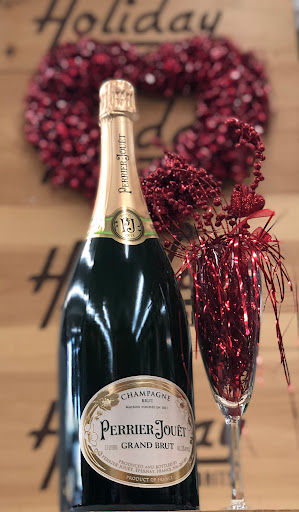 Liquor Store «Holiday Wine & Spirits», reviews and photos, 5039 Buford Hwy NE, Chamblee, GA 30341, USA