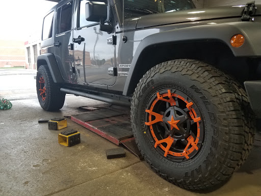 Tire Shop «Discount Tire Store - Orland Park, IL», reviews and photos, 9470 W 159th St, Orland Park, IL 60467, USA