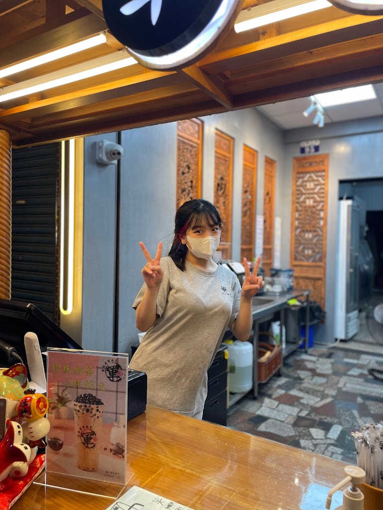 軍茶-霧峰樹仁店｜自取永遠買一送一｜霧峰特色茶飲｜在地熱門推薦｜網紅打卡｜人氣美食｜必喝飲料｜外帶飲料店 的照片