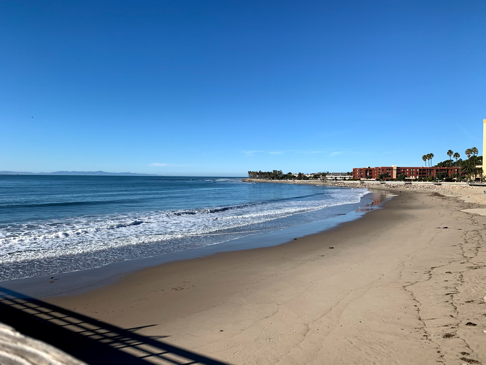 Foto de Ventura Beach com meios de comunicação nível de limpeza