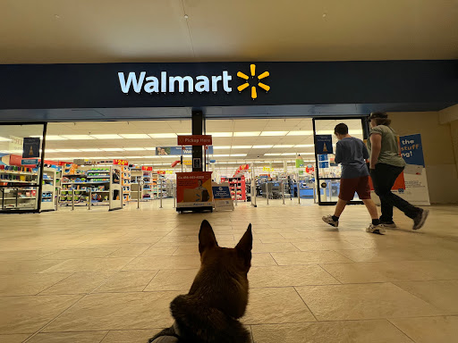 Walmart - Gerrard Square (Toronto) Store, 1000 Gerrard St E, Toronto, ON M4M 3G6, Canadá