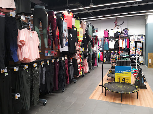 Magazine pentru a cumpăra îmbrăcăminte sport pentru bărbați Bucharest