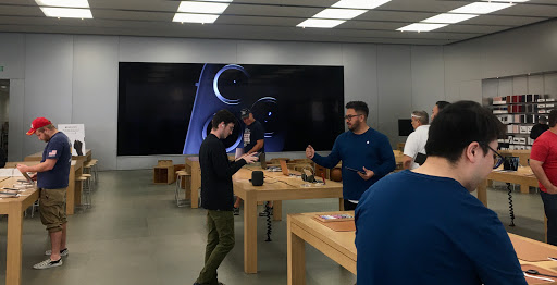 Computer Store «Apple Los Cerritos», reviews and photos, 242 Los Cerritos Center, Cerritos, CA 90703, USA