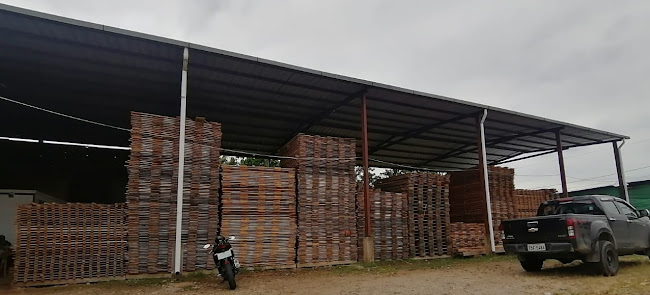 MADERAS & CONSTRUCCIONES - Aserraderos - Compra y venta de madera en Tena Ecuador - Carpintería
