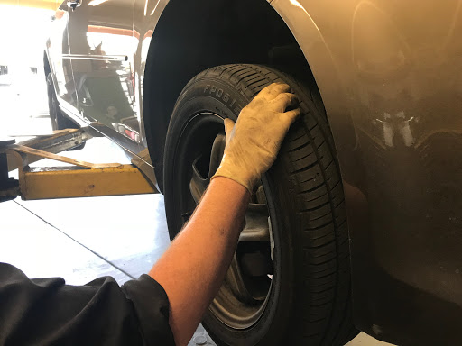 Auto Repair Shop «Bridwell Automotive Center», reviews and photos, 7171 E Lincoln Dr, Scottsdale, AZ 85253, USA