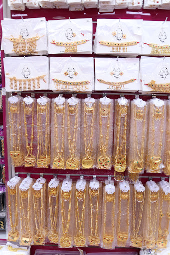 FAKHREE AL HINDI CO. L.L.C - Wholesaler of Immitation Jewelry ( Fashion jewelry ) , Cosmetics, Saffron , Oud oil, Fragrance & Bukhoor شركة فخري الهندي - إكسسوارات - مُستحضرات التجميل والعناية بالبشرة - العطور والبخور - زعفران