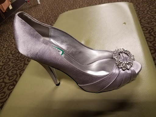 Shoe Store «DSW Designer Shoe Warehouse», reviews and photos, 4910 S Baldwin Rd, Lake Orion, MI 48359, USA