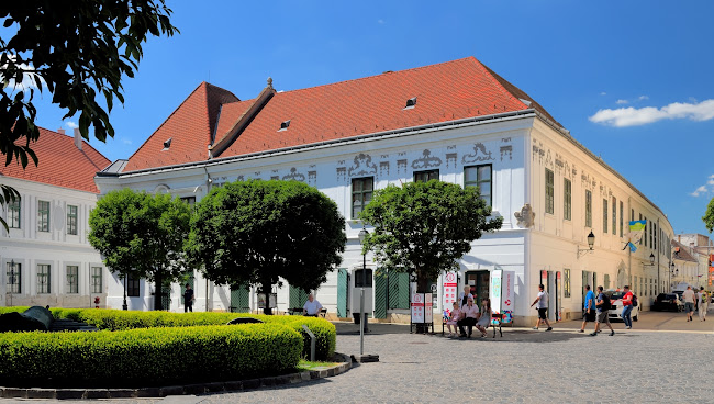 Székesfehérvári Ajándék- és Jegyüzlet - Székesfehérvár