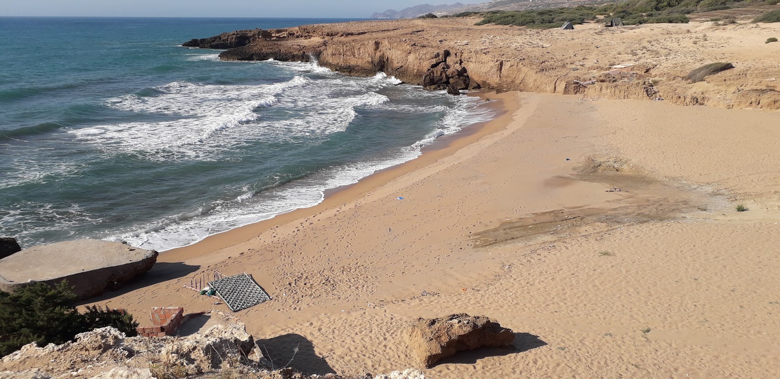 Zdjęcie Plage Marsa Yawyan z powierzchnią beżowy piasek