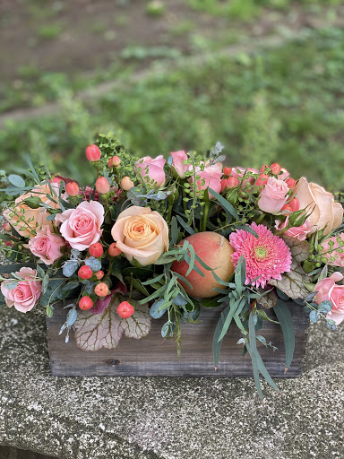 Florist «Guilford White House Florist», reviews and photos, 966 Boston Post Rd, Guilford, CT 06437, USA